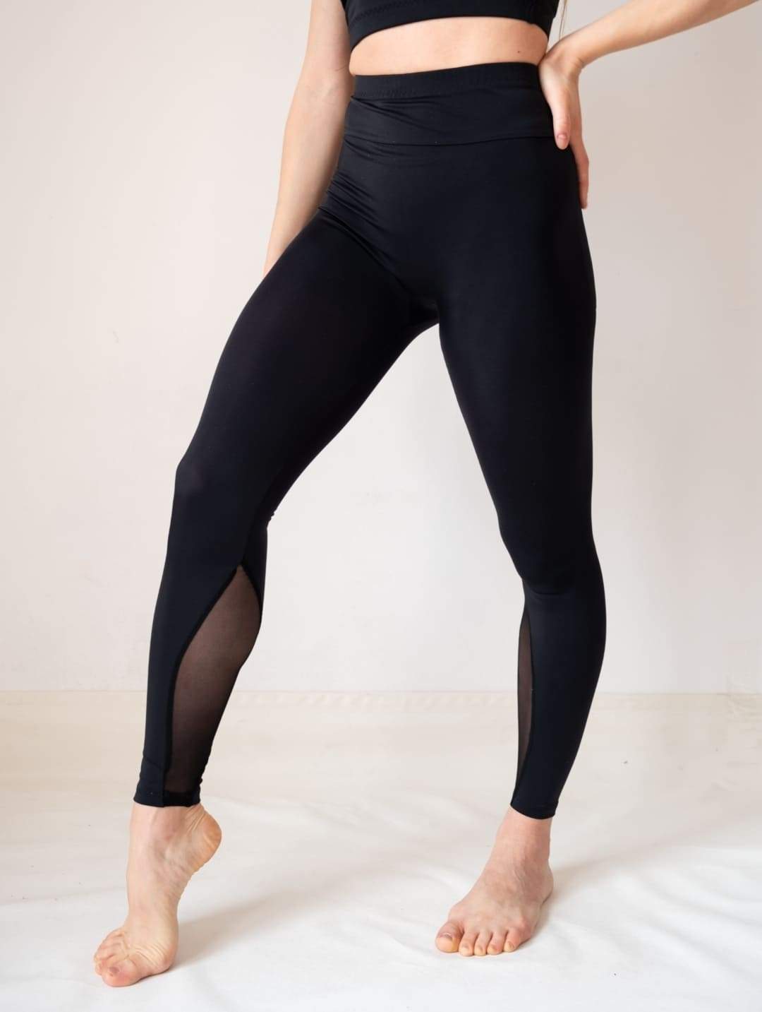 https://www.atelierdelladanzamp.com/cdn/shop/products/Black-full-length-high-waist-yoga-and-fitness-leggings-forwomen-and-girls-1.jpg?v=1651914813
